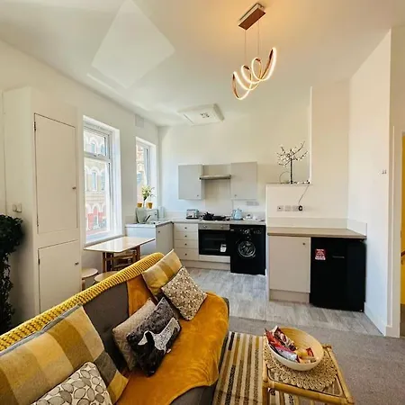 2 Bedroom Apartment With Seaside Views Blackpool Exterior photo