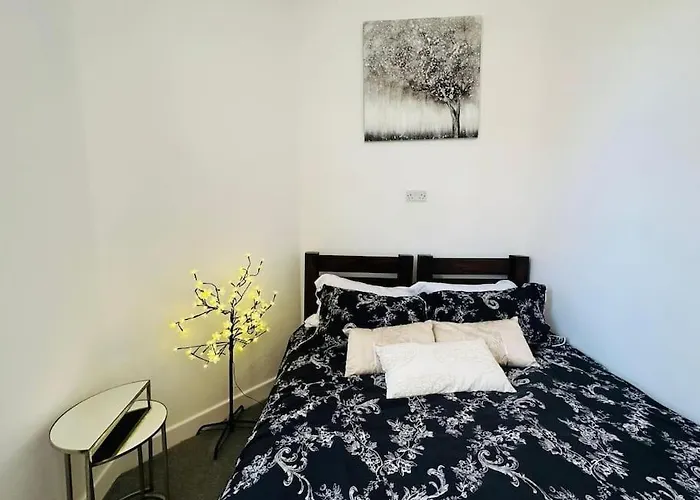 2 Bedroom Apartment With Seaside Views
